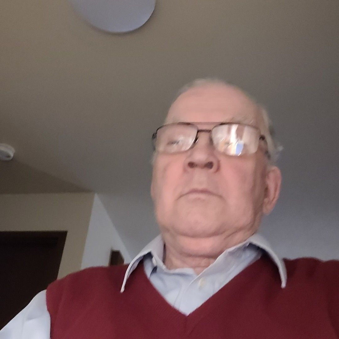 <strong>Daniel J.</strong>